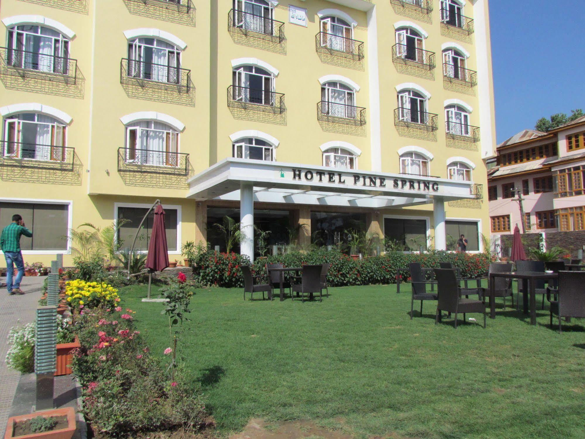 Hotel Pine Spring Wazir Bagh Srīnagar Exterior foto