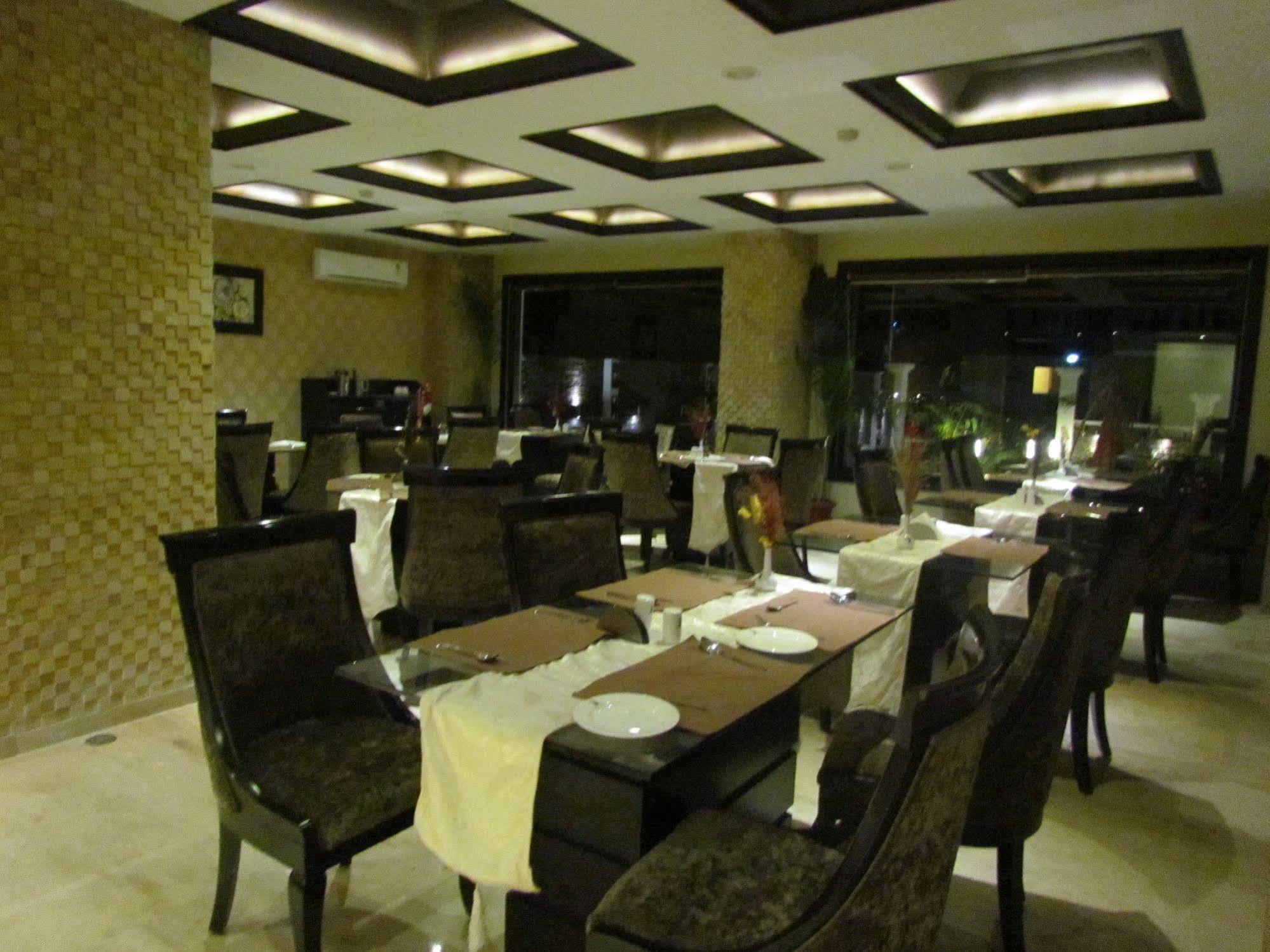 Hotel Pine Spring Wazir Bagh Srīnagar Exterior foto
